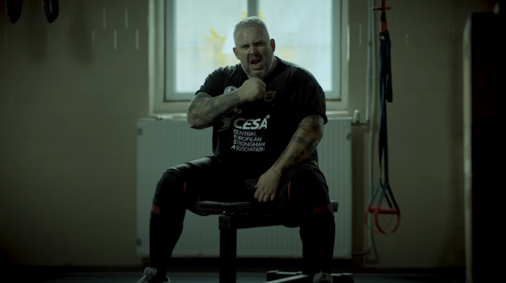 Kathi Béla támogatásával kaptak új himnuszt a strongmanek